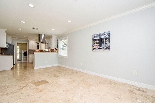 Building Photo - 707 Thistlewood Dr