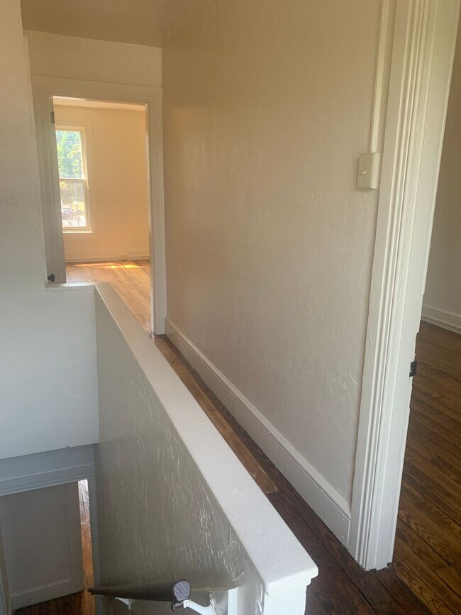 Building Photo - 3 Bedroom 2nd/3rd Floor Apartment York City SD