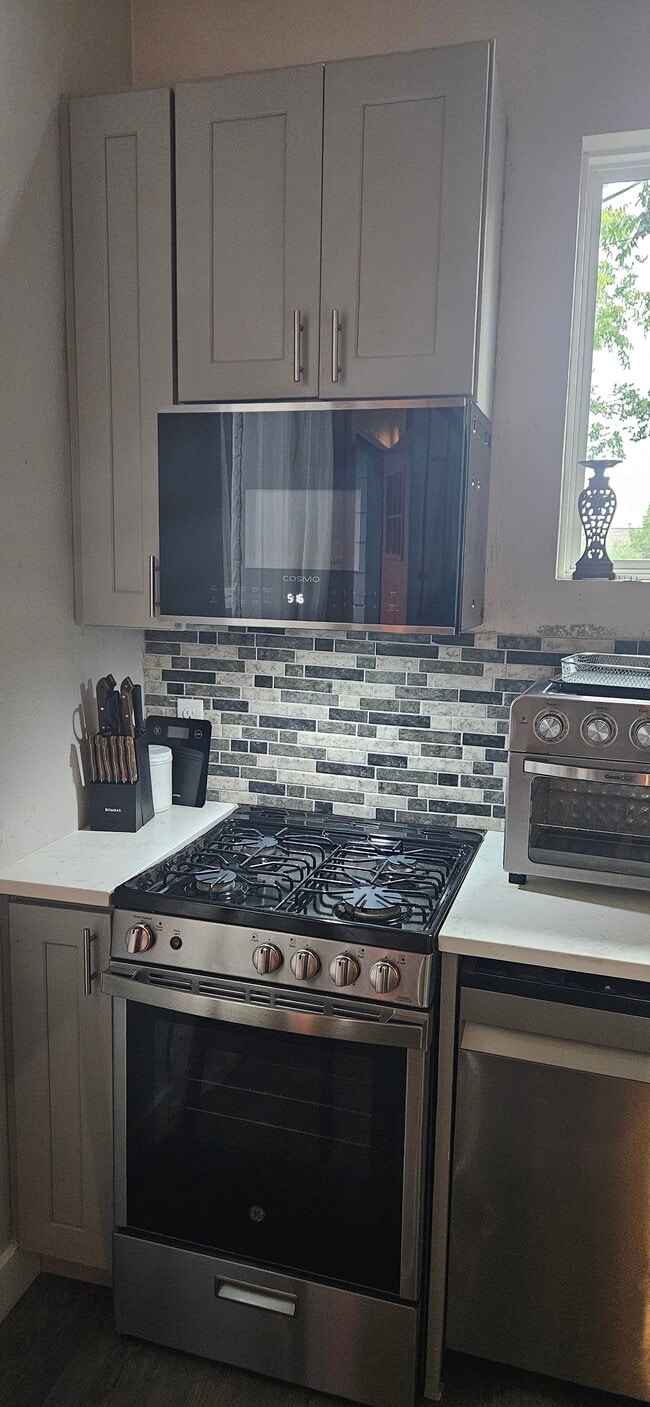 Building Photo - 3014 E 16th St