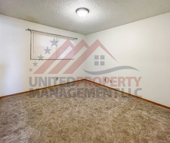 Building Photo - Large 4 bed available in Carlsbad NM