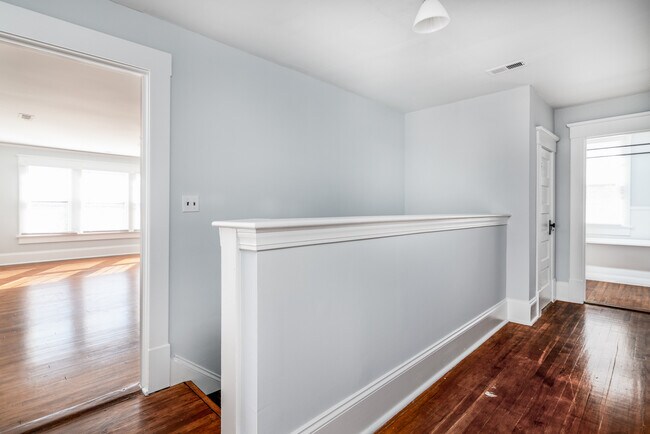 Building Photo - 1002 S Fulton St