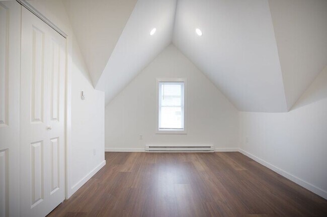 Building Photo - 42 E School St