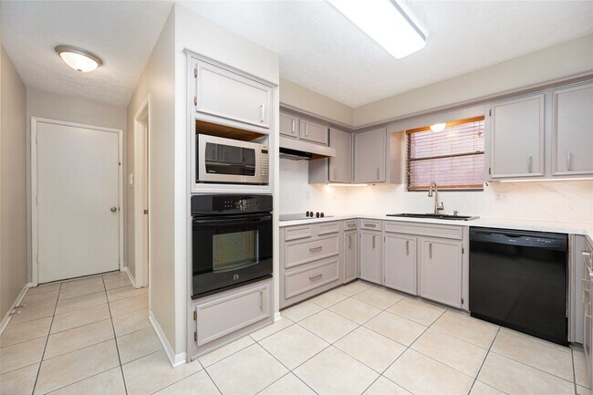 Building Photo - 21214 Park Bend Dr