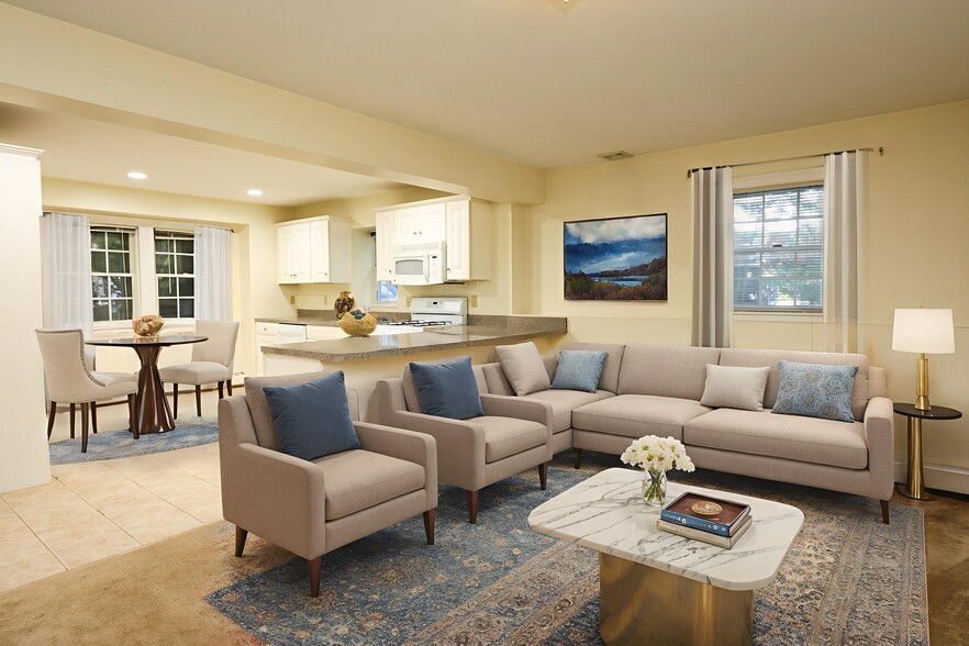 Building Photo - 370 Franklin St