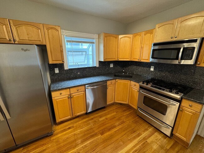 Building Photo - 1bed 2bath in Davis Square is available in 9/1