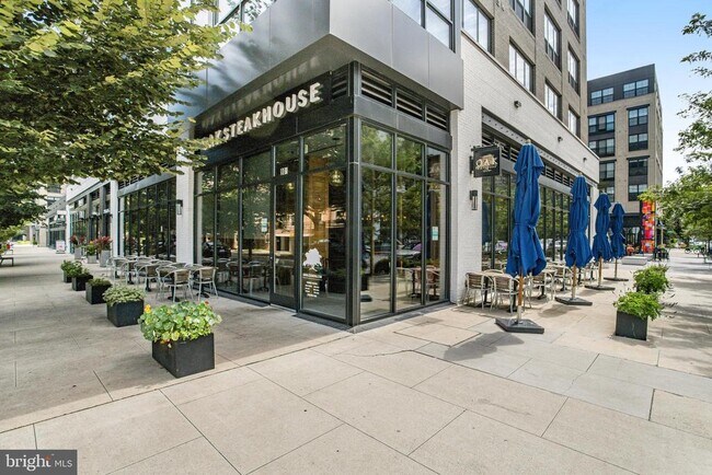 Building Photo - 801 N Fairfax St