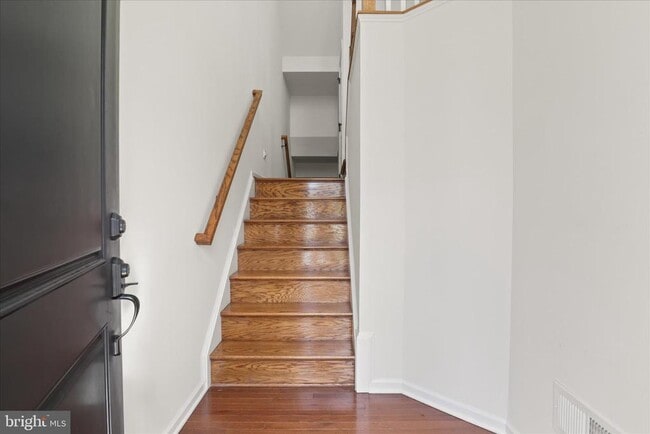 Building Photo - 42824 Edgegrove Heights Terrace