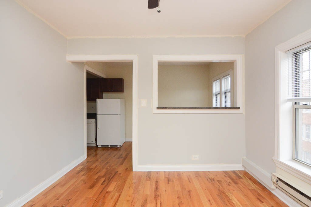 Building Photo - 729 W Barry Ave