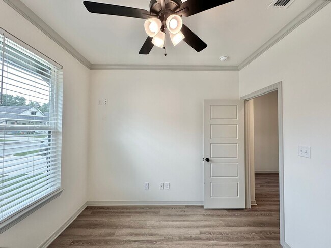 Building Photo - Coming Soon: 3 Bedroom 2 Bath Home in Tyler!