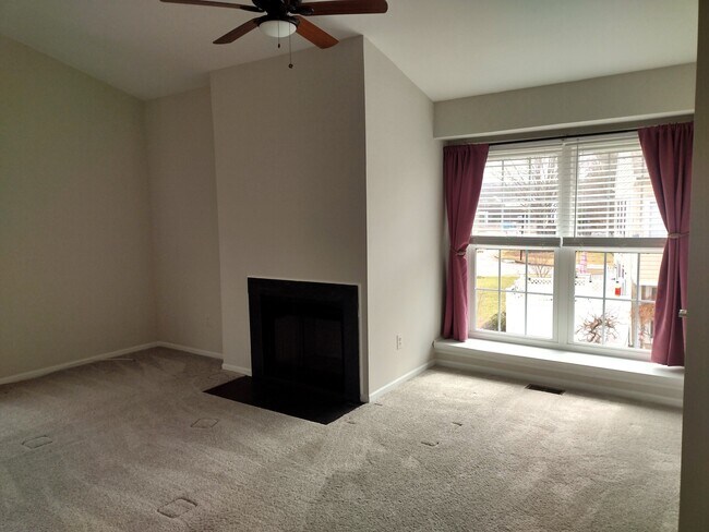 Building Photo - 83 Avon Ln