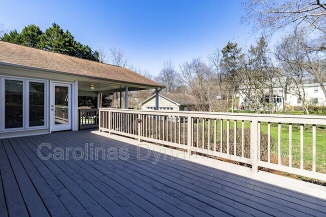 Building Photo - 6618 Castlegate Dr