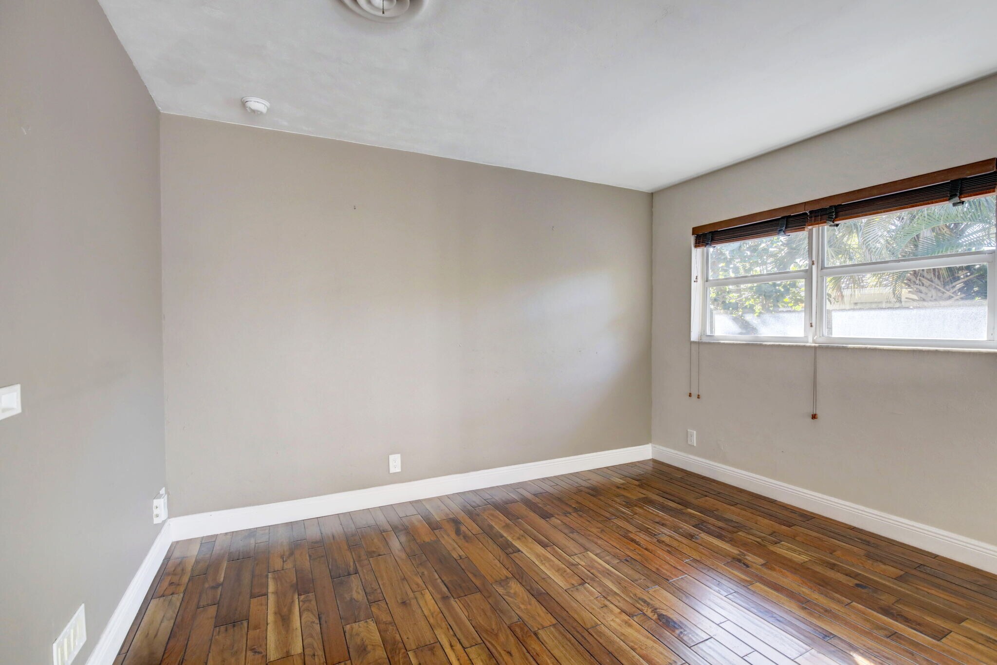 Building Photo - 2740 NE 34th St