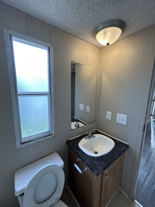 Building Photo - 217 Tyler St