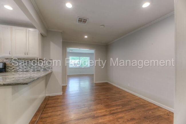 Building Photo - For Lease | Midtown Tulsa | $1625 Rent