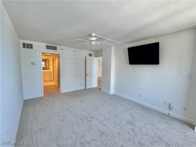 Building Photo - 4001 Gulf Shore Blvd N