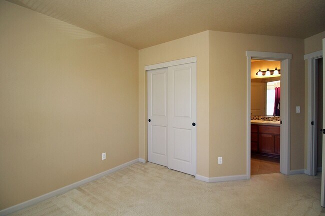 Building Photo - 2945 SW 187th Ave