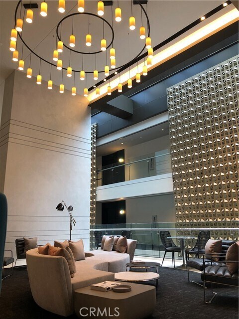 Building Photo - 400 S Broadway