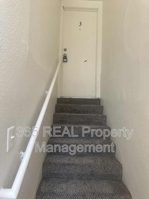 Building Photo - 1227 12th Ave
