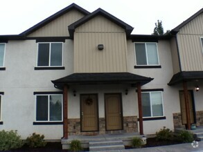 Building Photo - 2, bedroom, 2.5 bathroom townhome at Linco...