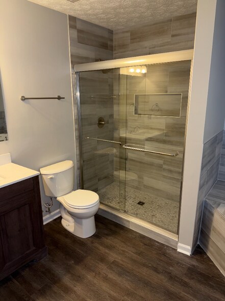 Building Photo - 14 Oakwood Ct