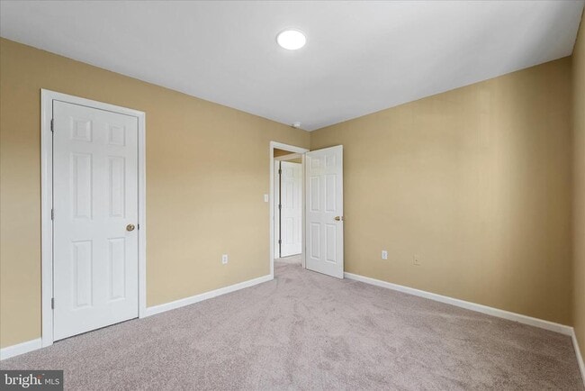 Building Photo - 400 Emily Ln