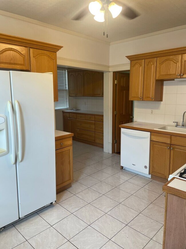Building Photo - Minneapolis Duplex for Rent