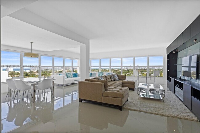 Building Photo - 9100 W Bay Harbor Dr