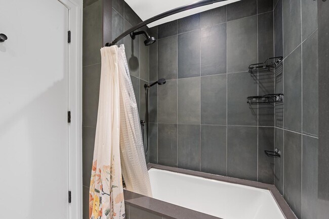 Building Photo - 1425 Hudson St