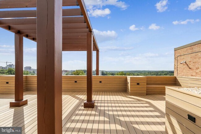 Building Photo - 1900 Lyttonsville Rd