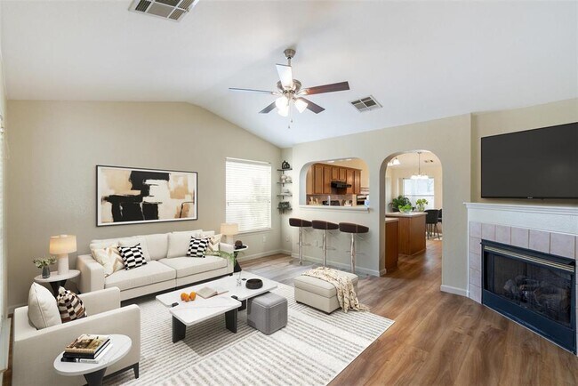 Building Photo - 5911 Steiner