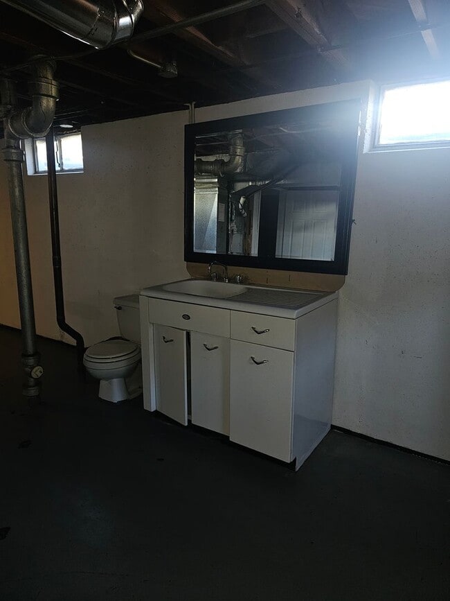 Building Photo - MOVE IN SPECIAL! There is a $25 fee per ap...