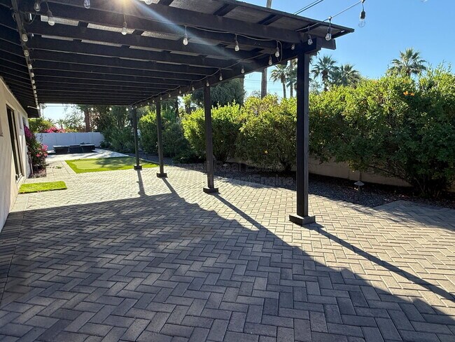 Building Photo - 8139 E Mulberry St