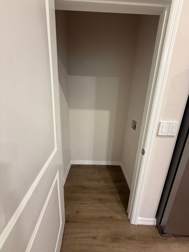 Building Photo - 1/1 apartment in Plant City