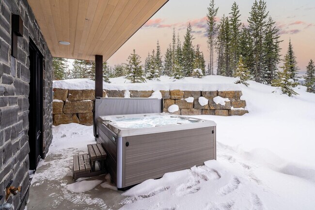 Building Photo - 5 Thistle Way