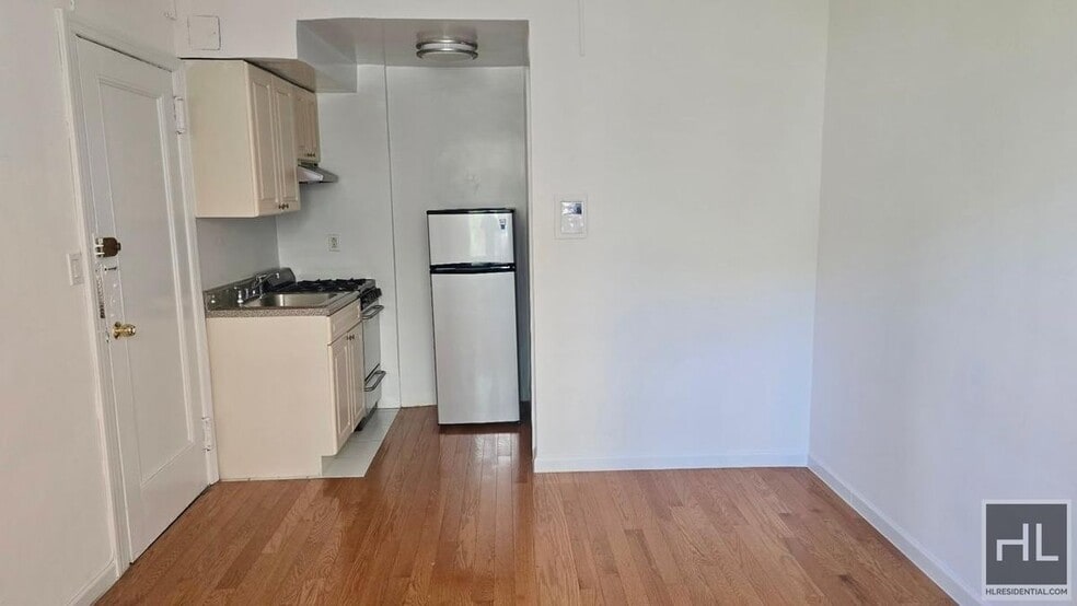 Building Photo - East 61 Street