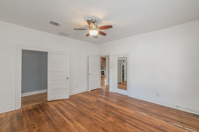 Building Photo - ADORABLE home in Ryan Place