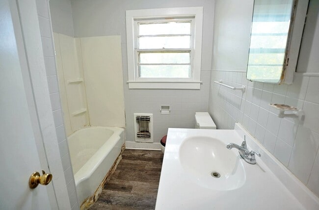 Building Photo - 330 W 41st St