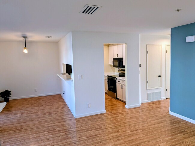 Building Photo - 2709 Oak Rd