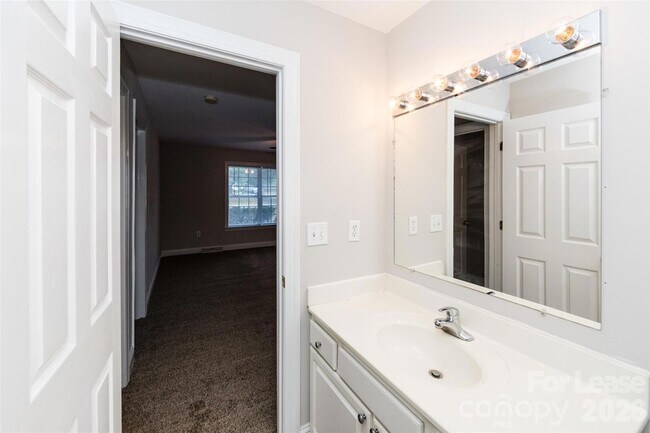 Building Photo - 807 King Arthur Dr