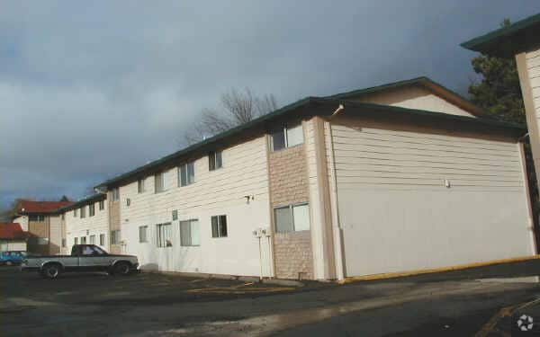 Building Photo - Fox Pointe