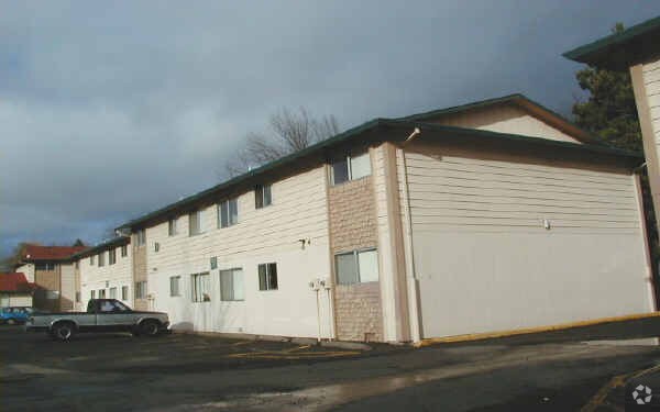 Primary Photo - Foxpointe Apartments
