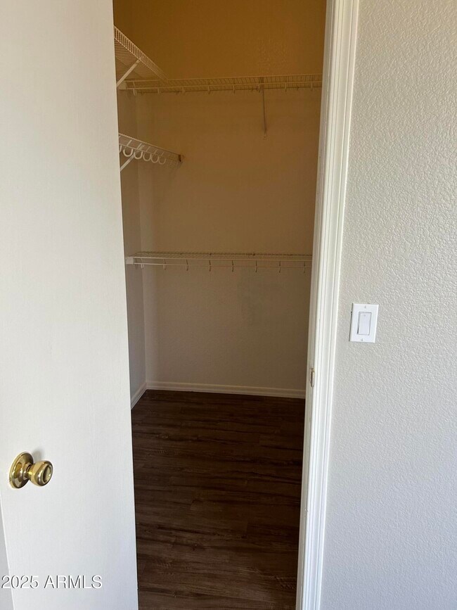 Building Photo - 4210 S 62nd Ln