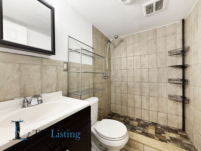 Building Photo - 1301 S Howard Ave