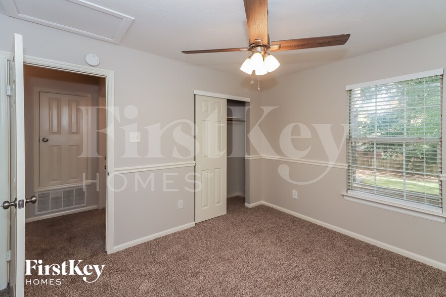 Building Photo - 160 W Golden Arrow Cir
