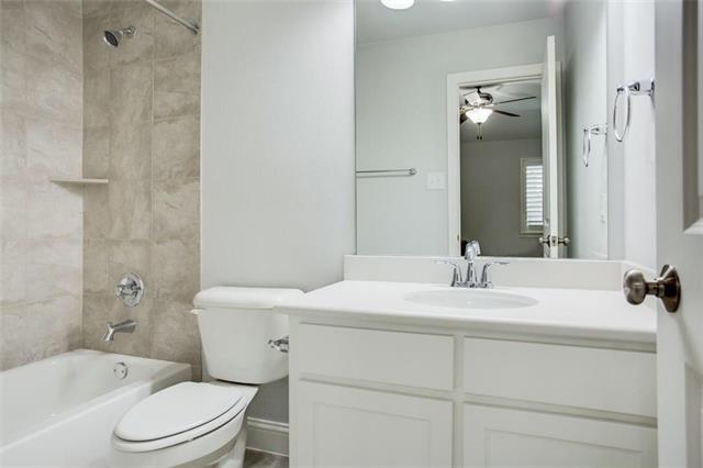 Building Photo - 2221 Longwood Dr