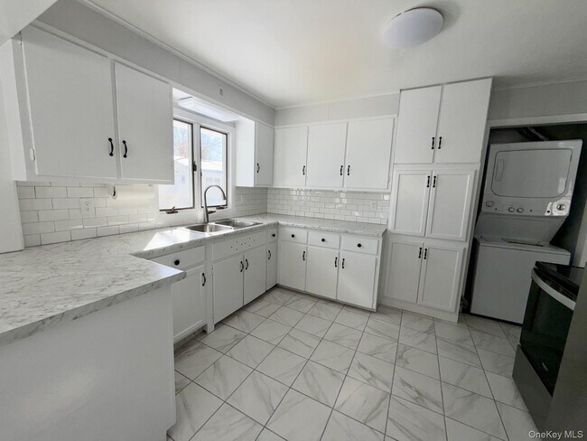 Building Photo - 375 NY-292