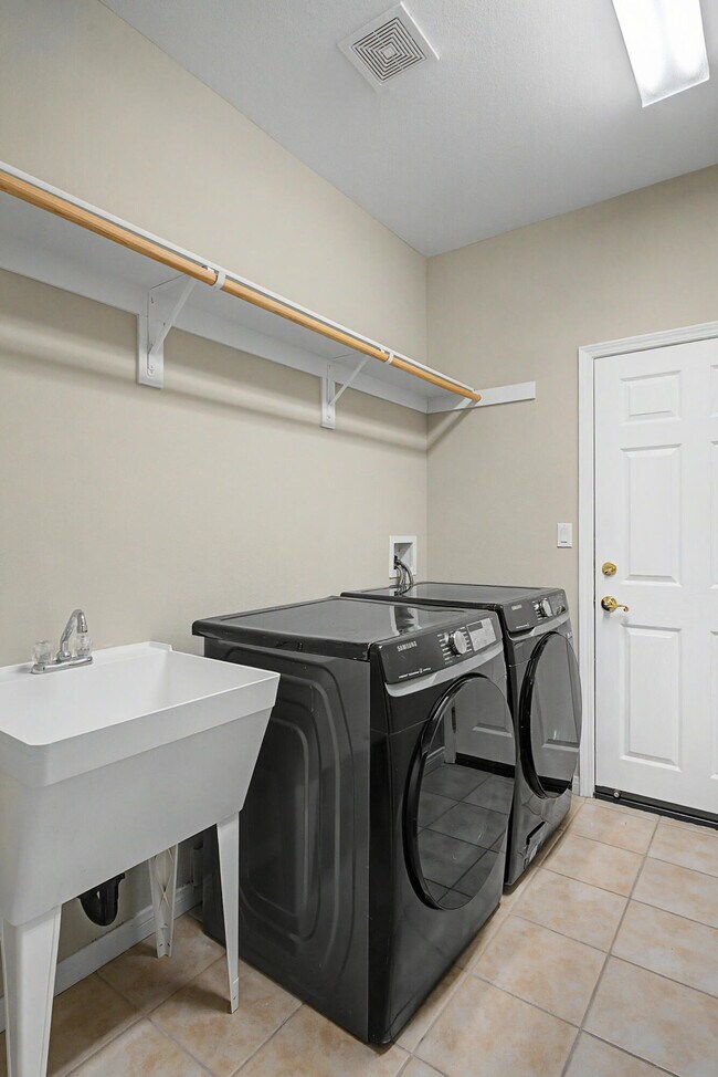 Building Photo - 60177 Angora Ct