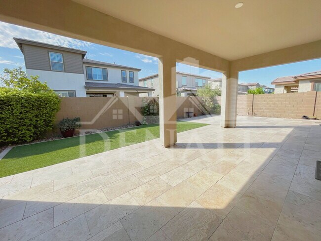 Building Photo - 273 E Lantana Dr