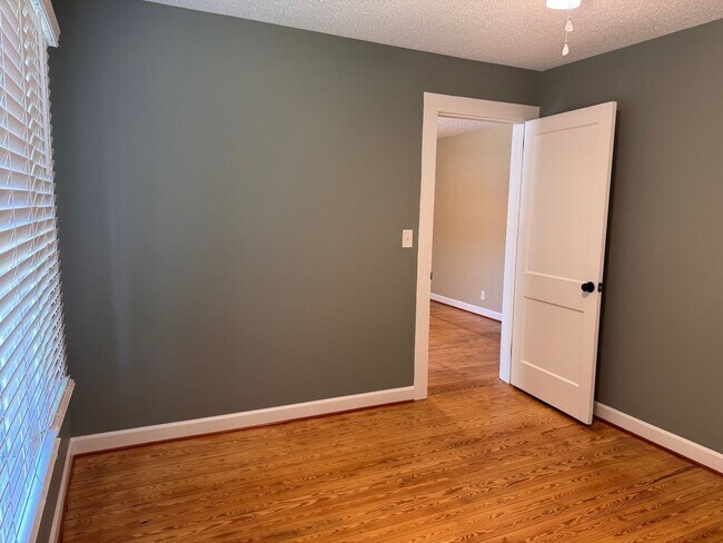 Building Photo - 3 Bed, 1 Bath Newly Renovated Home in Asheboro!
