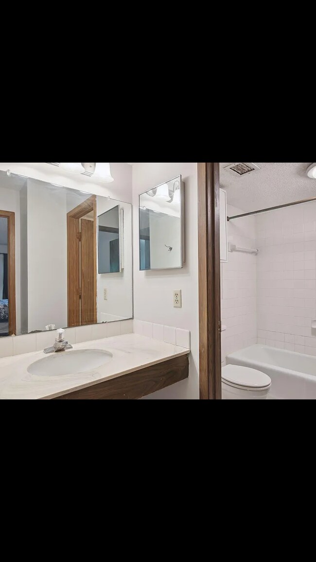 Primary Photo - 950 Westbrooke Way